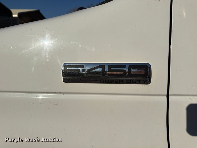 image for item FU6014 2013 Ford E450 shuttle bus