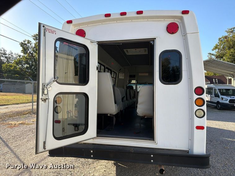 image for item FU6014 2013 Ford E450 shuttle bus