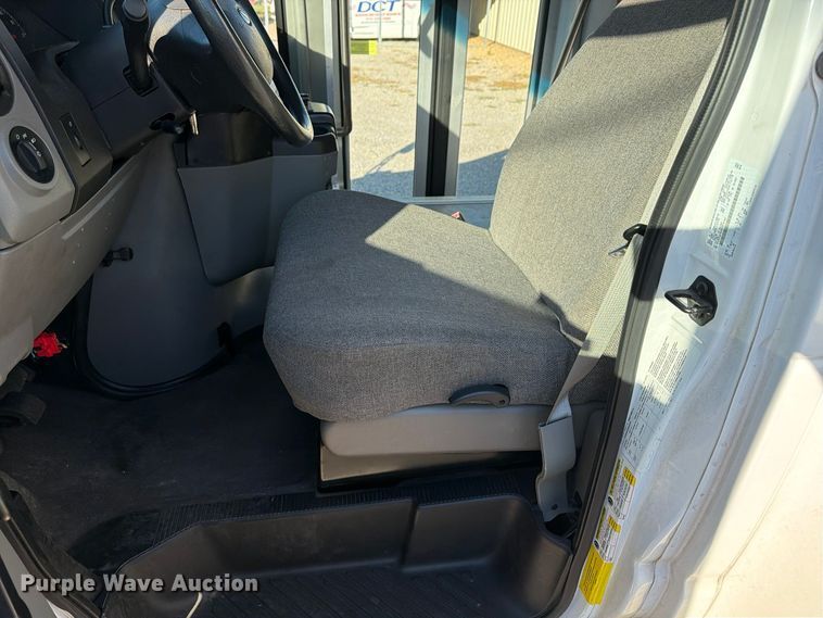 image for item FU6014 2013 Ford E450 shuttle bus