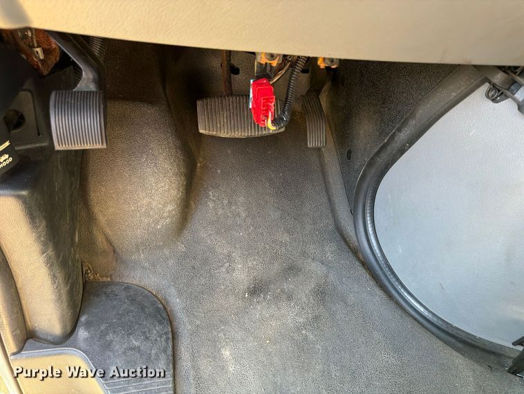 image for item FU6014 2013 Ford E450 shuttle bus