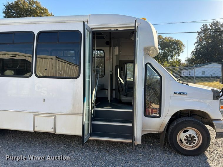 image for item FU6014 2013 Ford E450 shuttle bus