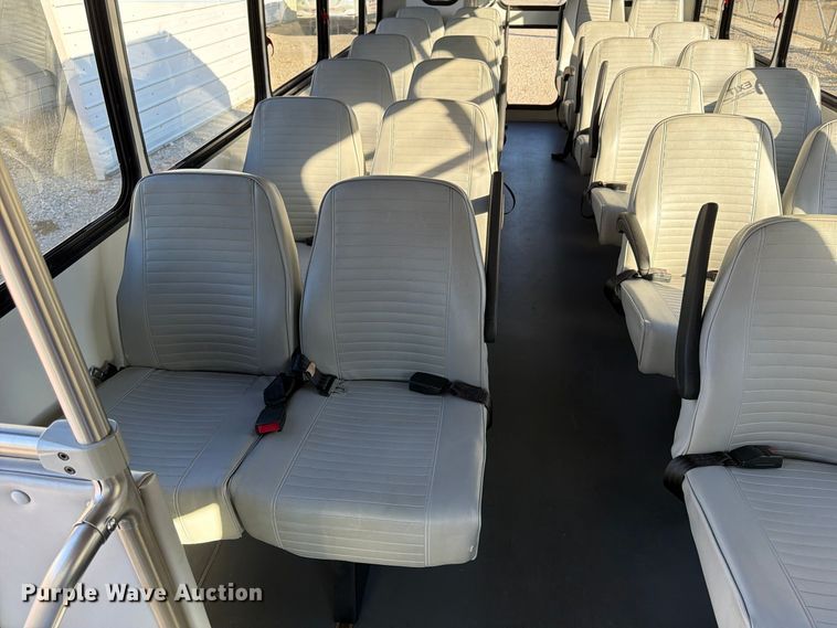 image for item FU6014 2013 Ford E450 shuttle bus