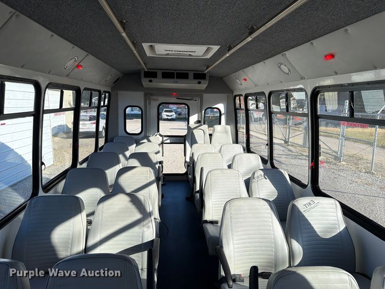 image for item FU6014 2013 Ford E450 shuttle bus