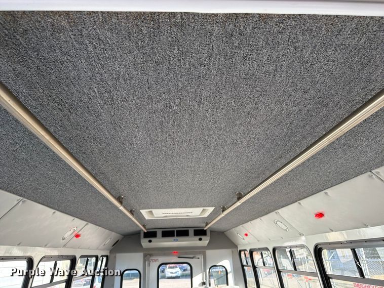 image for item FU6014 2013 Ford E450 shuttle bus