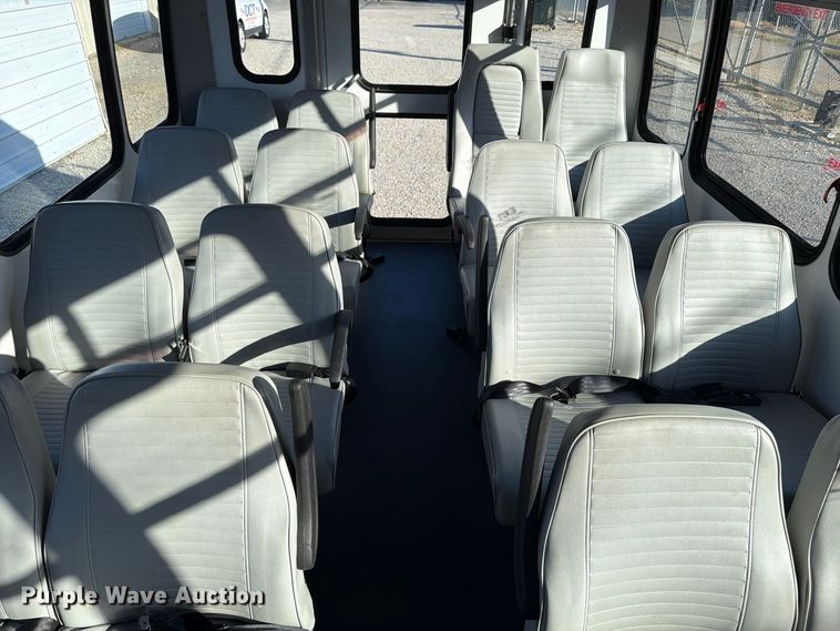 image for item FU6014 2013 Ford E450 shuttle bus