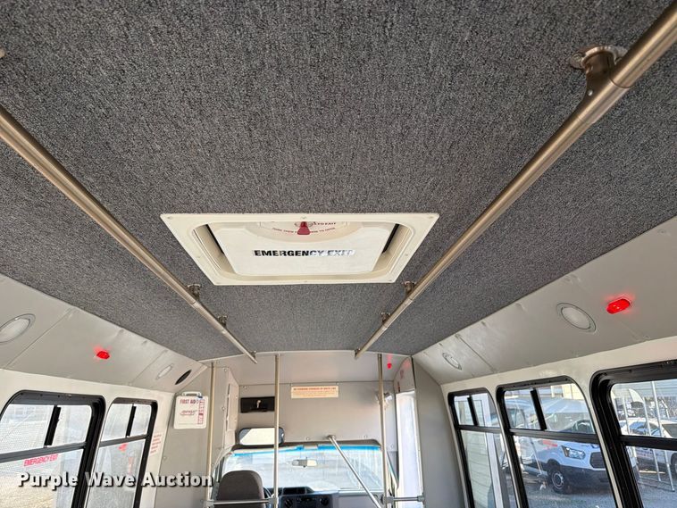image for item FU6014 2013 Ford E450 shuttle bus