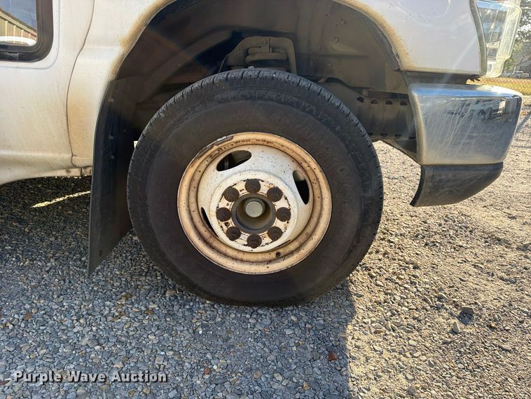 image for item FU6014 2013 Ford E450 shuttle bus