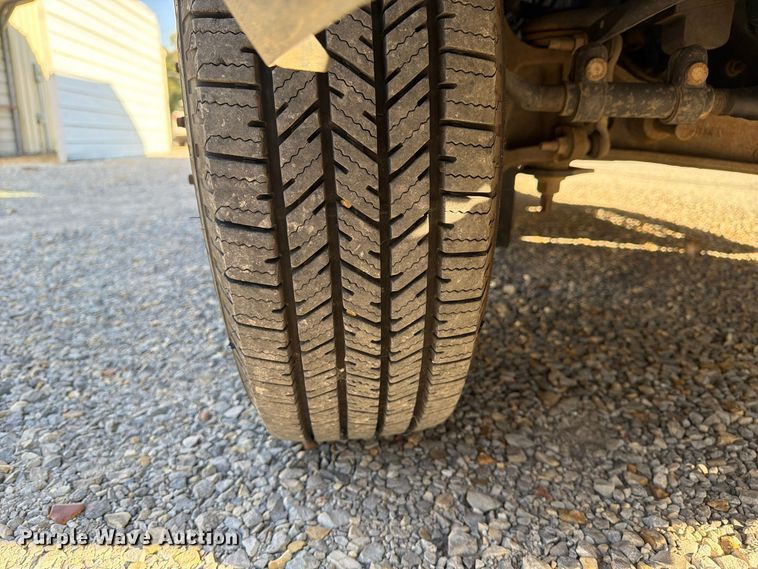 image for item FU6014 2013 Ford E450 shuttle bus