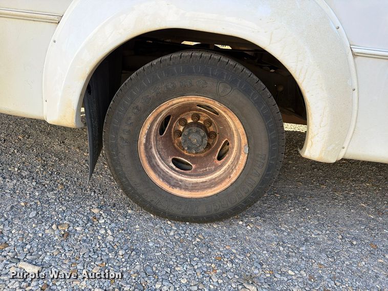 image for item FU6014 2013 Ford E450 shuttle bus