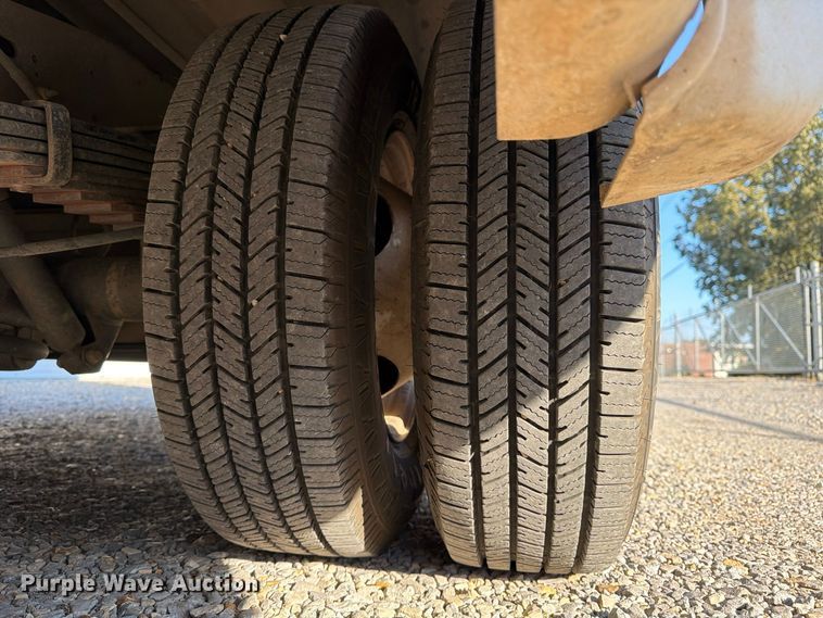 image for item FU6014 2013 Ford E450 shuttle bus