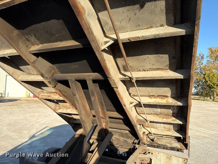 image for item FU8502 1999 Chevrolet W4 dump truck