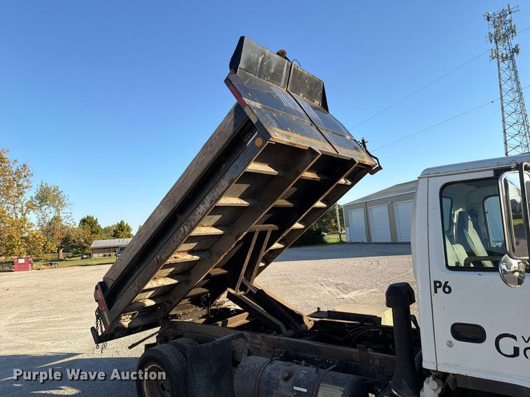 image for item FU8502 1999 Chevrolet W4 dump truck