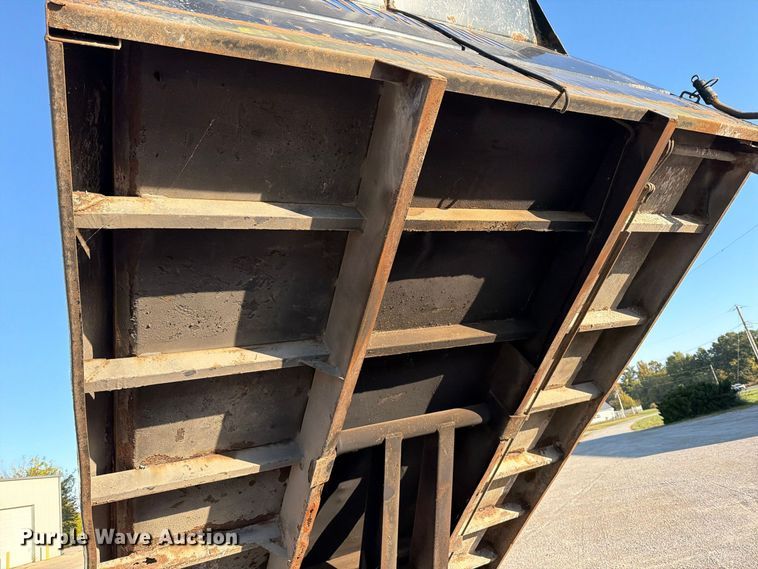 image for item FU8502 1999 Chevrolet W4 dump truck