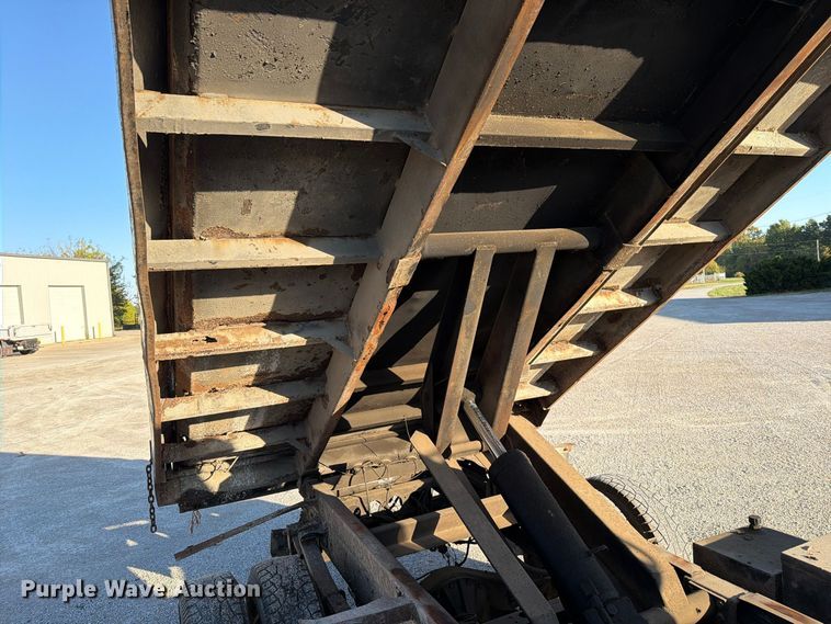 image for item FU8502 1999 Chevrolet W4 dump truck