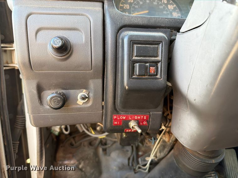image for item FU8502 1999 Chevrolet W4 dump truck