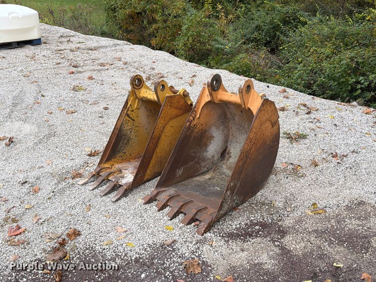 image for item FU8510 (2) backhoe buckets