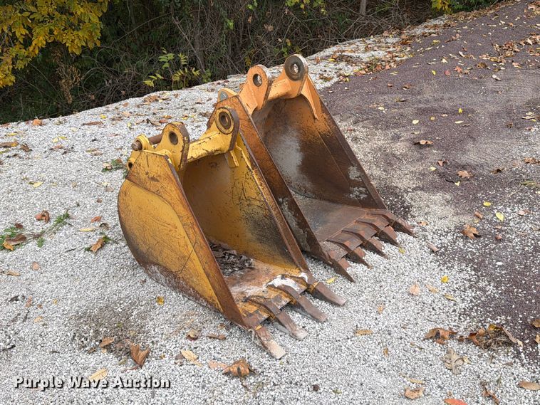 image for item FU8510 (2) backhoe buckets
