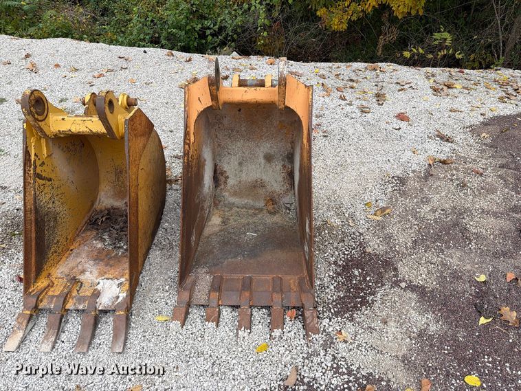 image for item FU8510 (2) backhoe buckets