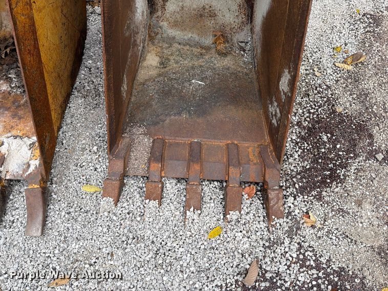 image for item FU8510 (2) backhoe buckets