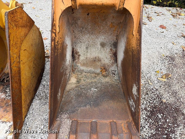 image for item FU8510 (2) backhoe buckets