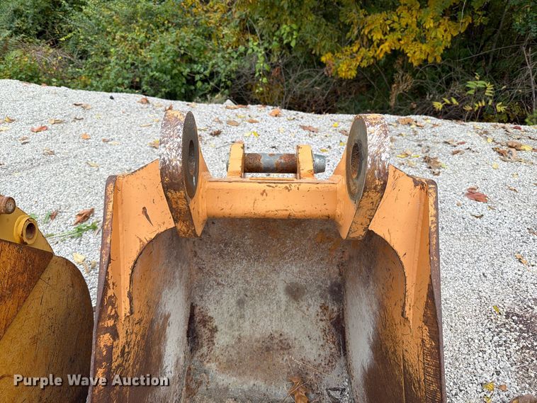 image for item FU8510 (2) backhoe buckets