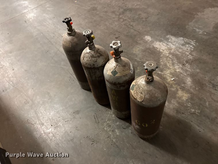 image for item FV2023 (4) Carbon dioxide tanks