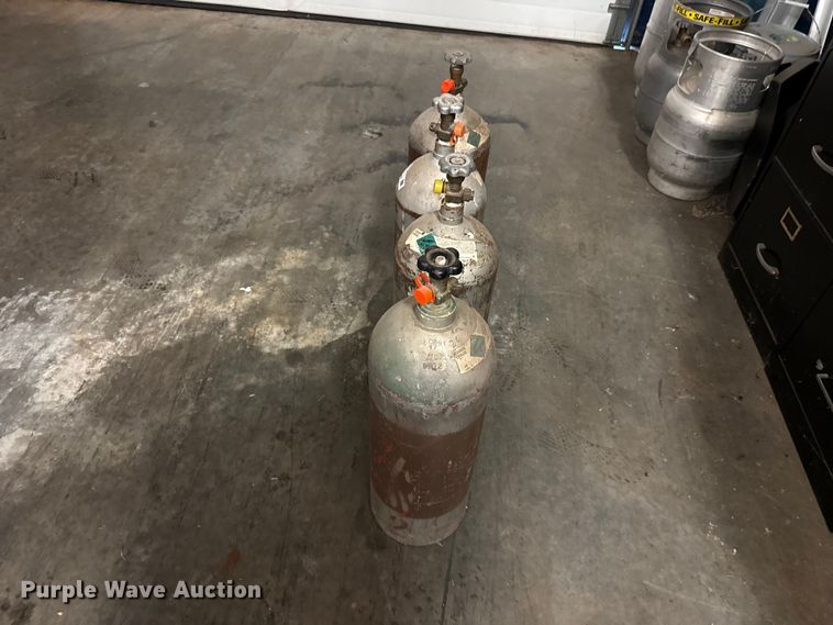 image for item FV2023 (4) Carbon dioxide tanks