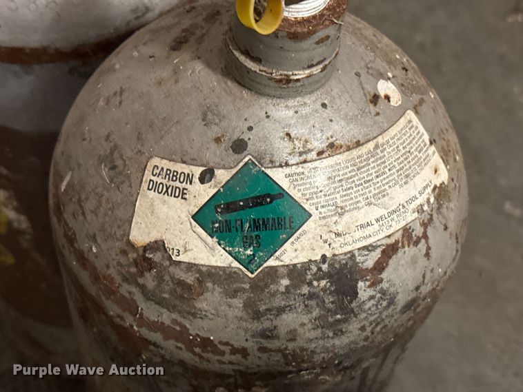 image for item FV2023 (4) Carbon dioxide tanks