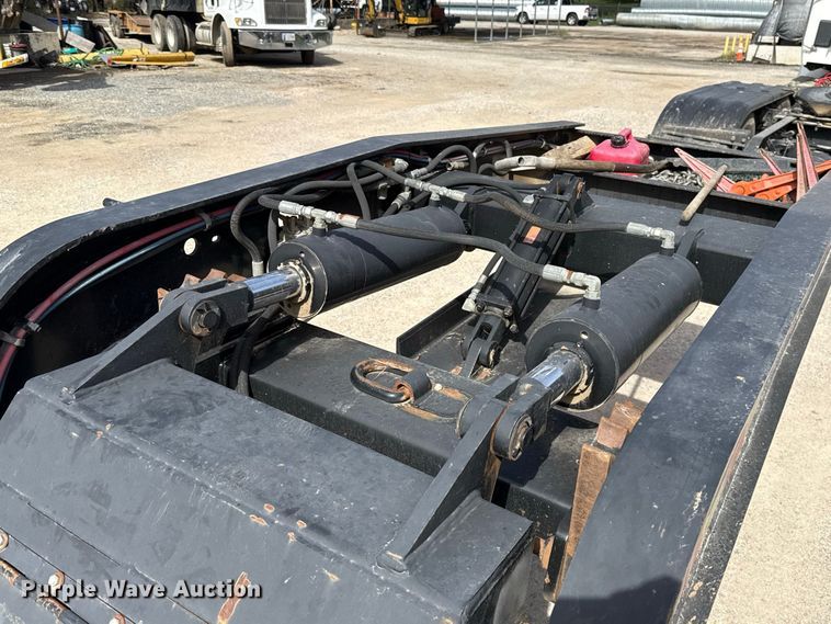 image for item FV2034 2009 Etnyre Blackhawk PRTN35TD lowboy equipment trailer
