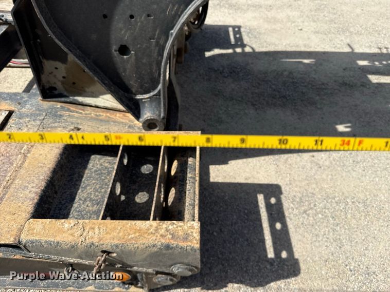 image for item FV2034 2009 Etnyre Blackhawk PRTN35TD lowboy equipment trailer