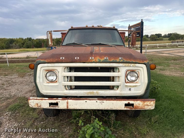 image for item FV2043 1976 Dodge D600 grain truck
