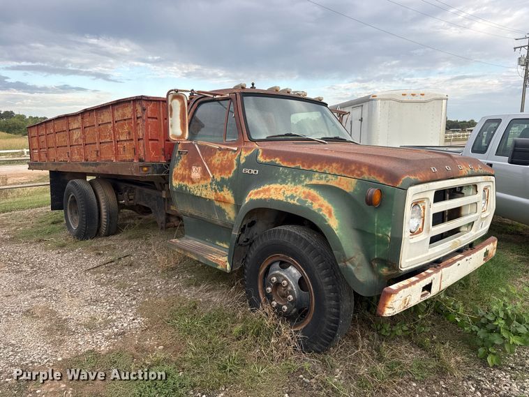 image for item FV2043 1976 Dodge D600 grain truck