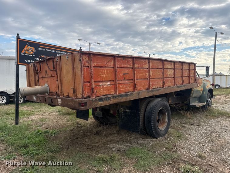 image for item FV2043 1976 Dodge D600 grain truck