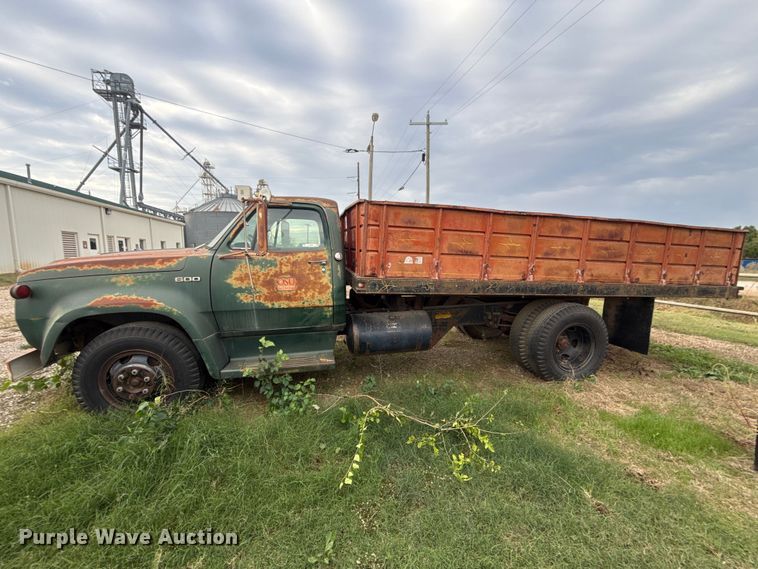 image for item FV2043 1976 Dodge D600 grain truck