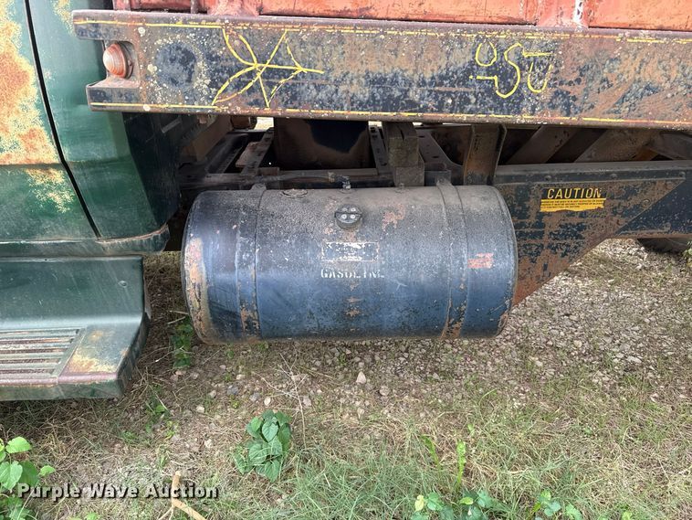 image for item FV2043 1976 Dodge D600 grain truck