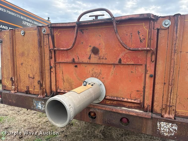 image for item FV2043 1976 Dodge D600 grain truck