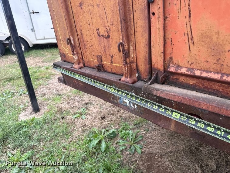 image for item FV2043 1976 Dodge D600 grain truck