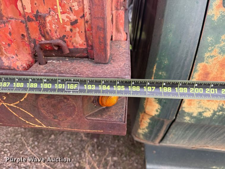 image for item FV2043 1976 Dodge D600 grain truck