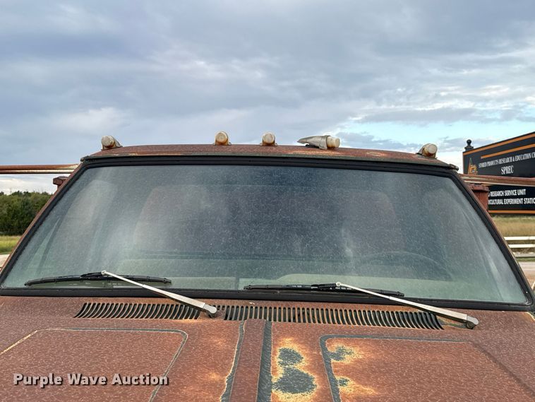 image for item FV2043 1976 Dodge D600 grain truck
