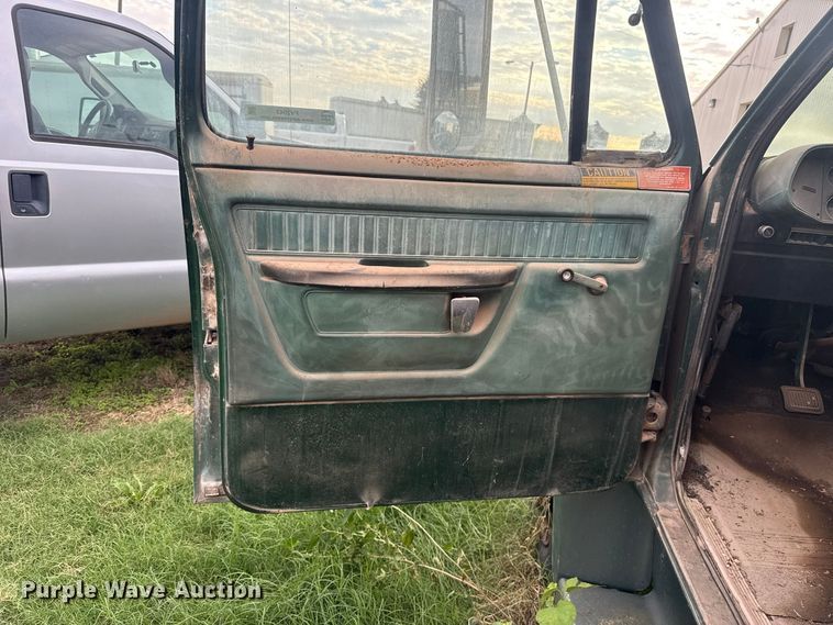 image for item FV2043 1976 Dodge D600 grain truck