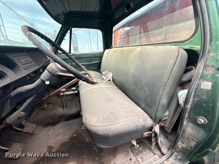 image for item FV2043 1976 Dodge D600 grain truck