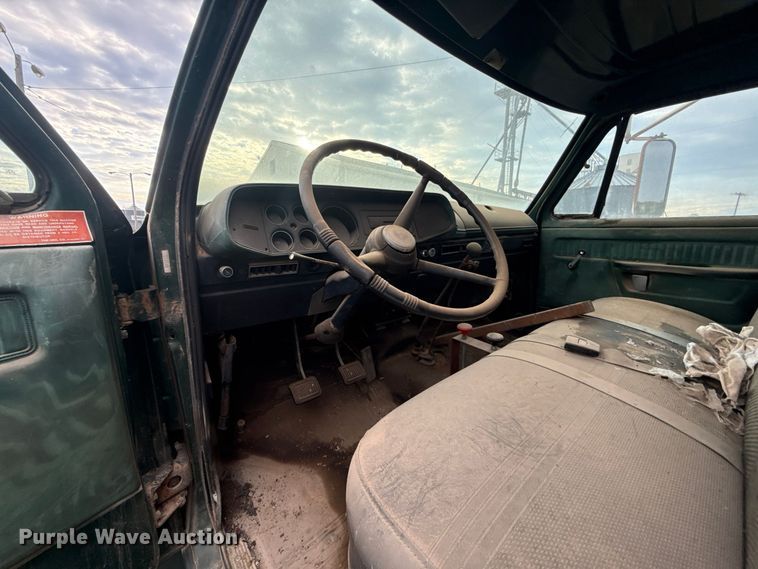 image for item FV2043 1976 Dodge D600 grain truck