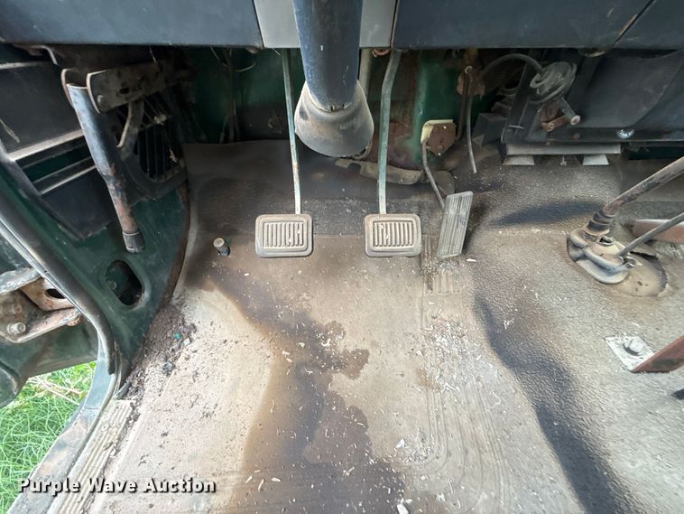 image for item FV2043 1976 Dodge D600 grain truck