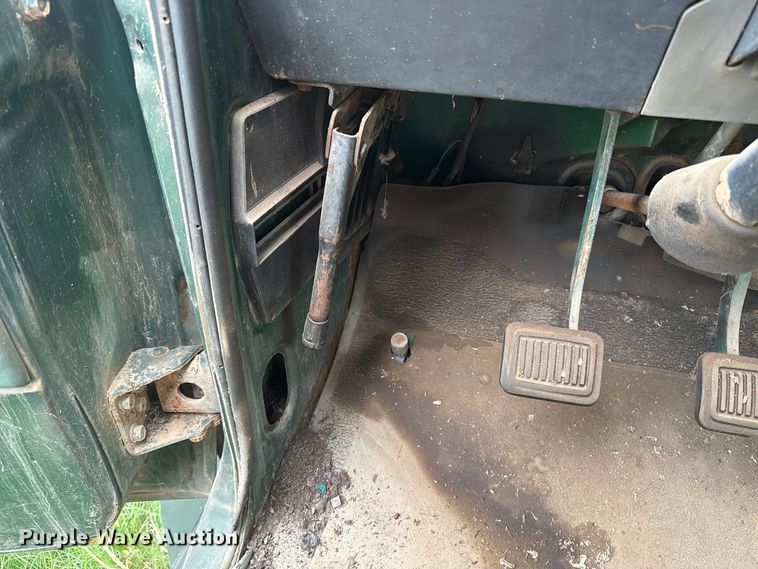 image for item FV2043 1976 Dodge D600 grain truck