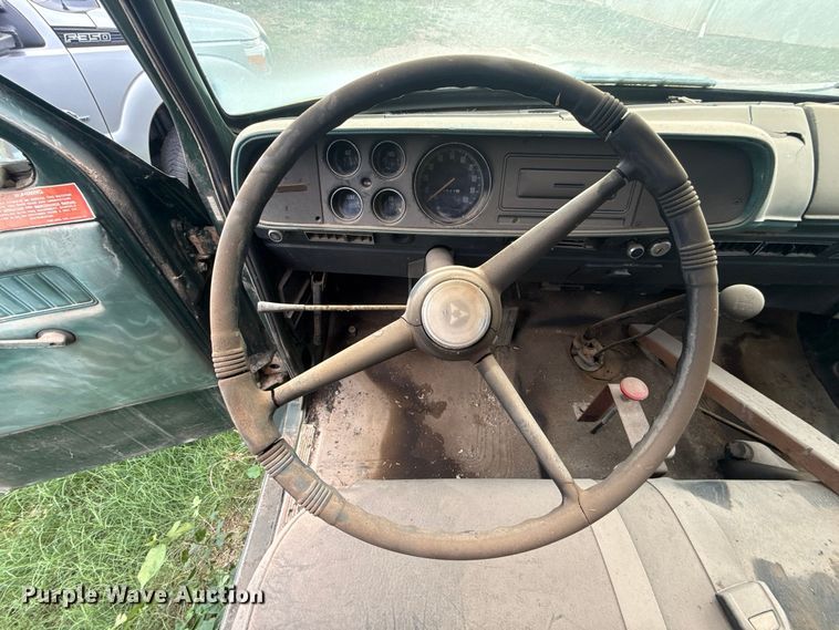 image for item FV2043 1976 Dodge D600 grain truck