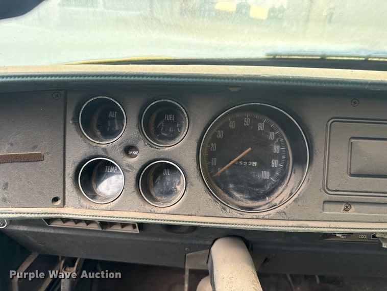 image for item FV2043 1976 Dodge D600 grain truck