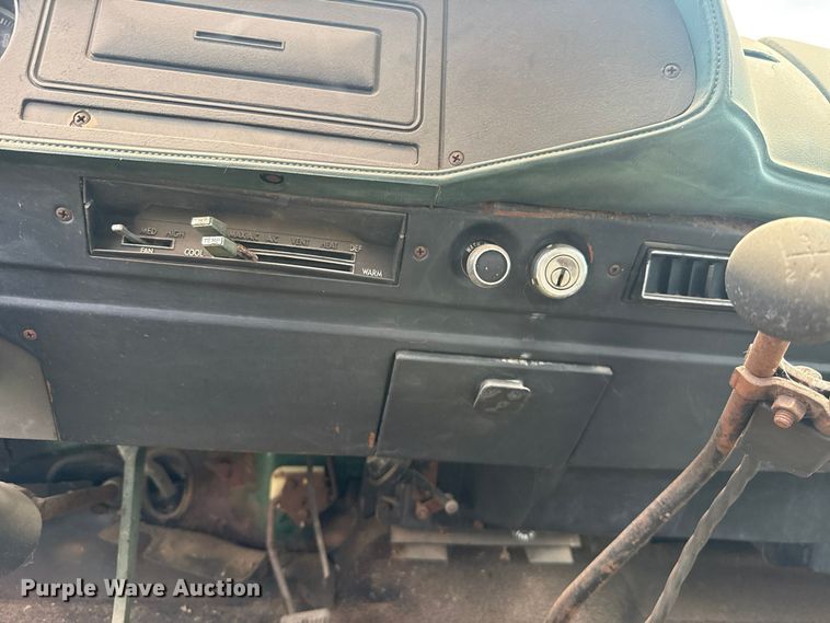 image for item FV2043 1976 Dodge D600 grain truck