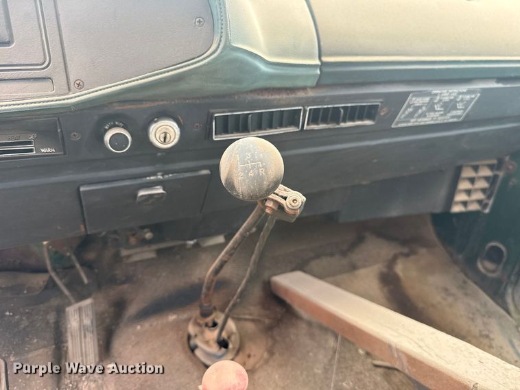 image for item FV2043 1976 Dodge D600 grain truck