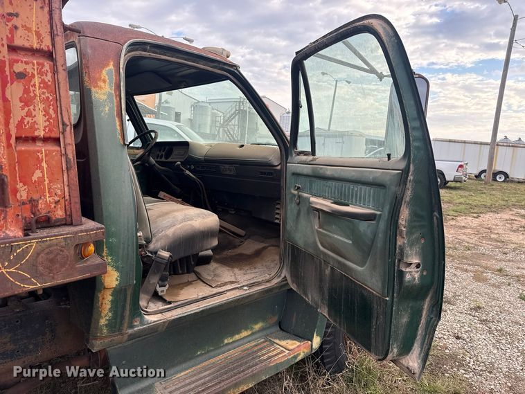 image for item FV2043 1976 Dodge D600 grain truck