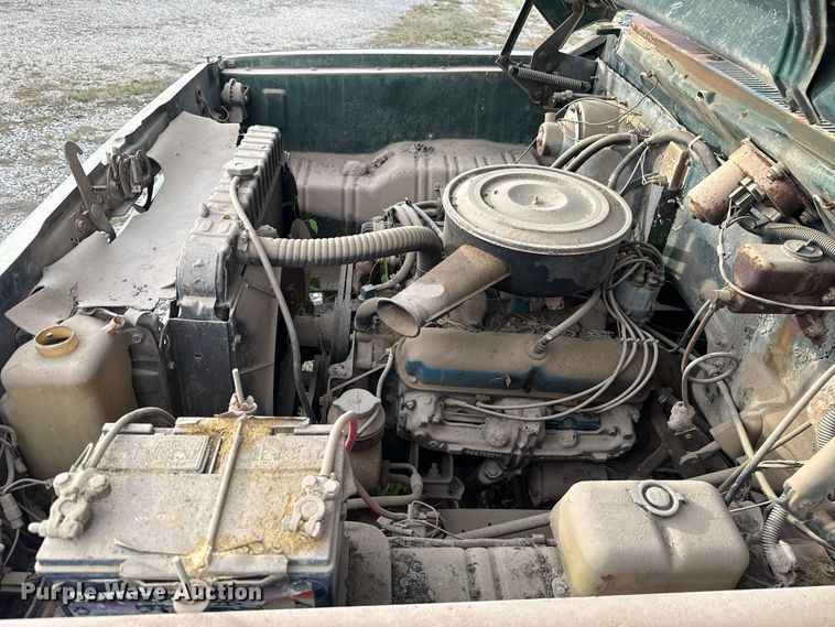 image for item FV2043 1976 Dodge D600 grain truck